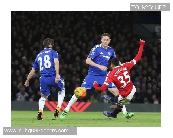 德国裁判茨瓦尔执法切尔西与阿贾克斯对决引发关注