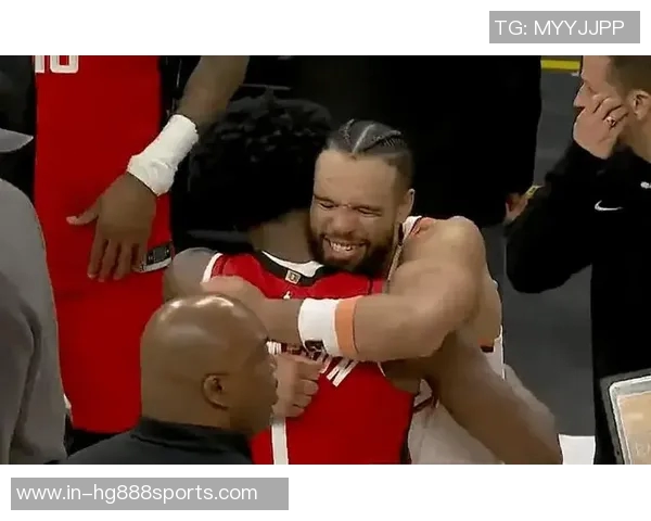 狄龙与火箭球员深情拥抱展现真爱情怀温暖全场