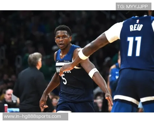 爱德华兹火力全开27投15中砍下38分助球队逆转胜利 爱德华兹火力全开27投15中砍下38分助球队逆转胜利